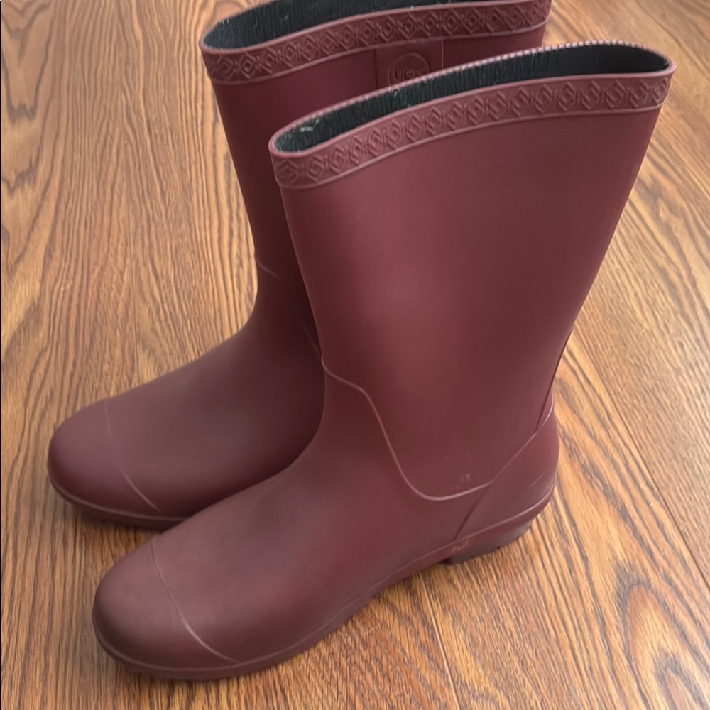Uggs Maroon Rubber Boots